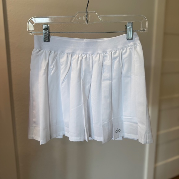 ALO Yoga - Varsity Tennis Skirt in White (XS) LIKE NEW! - Picture 1 of 5